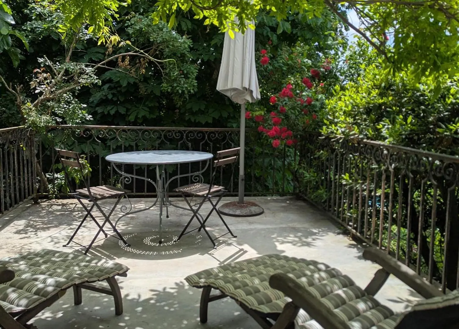 Gite De La Tour Donjon 贝尔卡斯泰 度假居